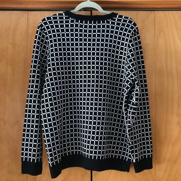 Stunning black and white sweater - Picture 2 of 4